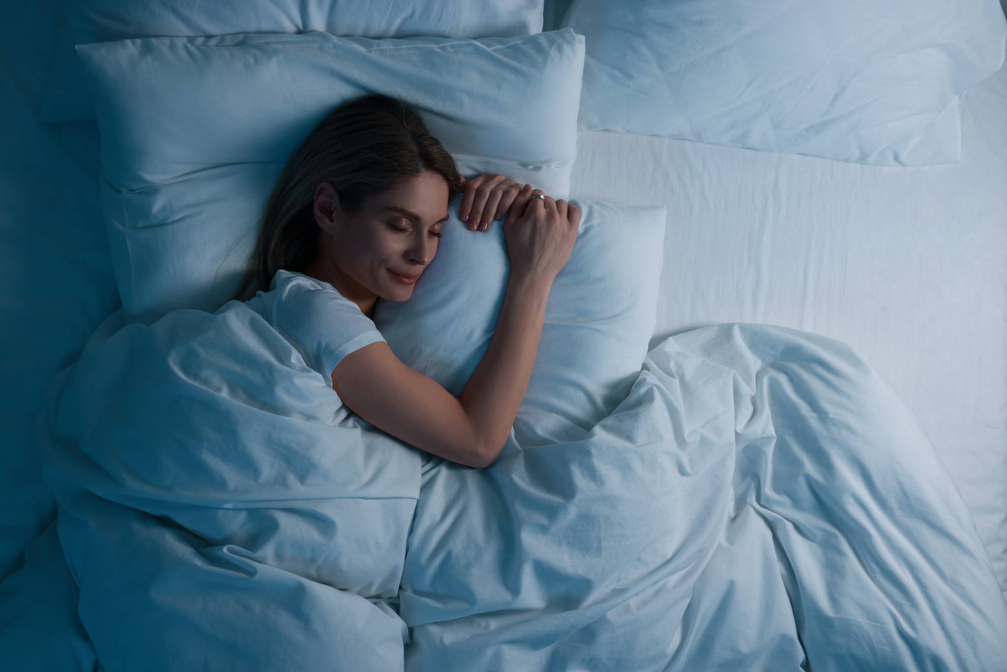 Postpartum Sleep and Recovery: How to Read Wearable Trends Without Chasing Perfect Scores