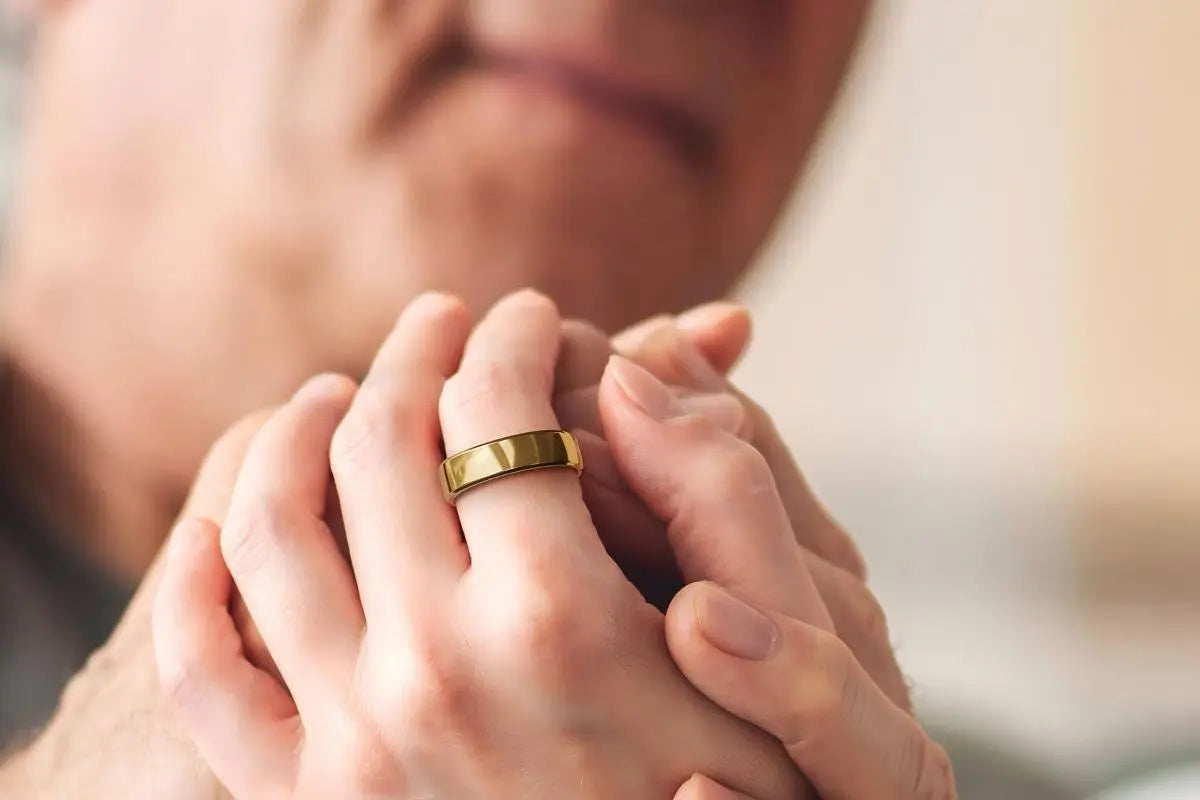 Smart Rings for Seniors: Gentle Health Monitoring for Active Aging